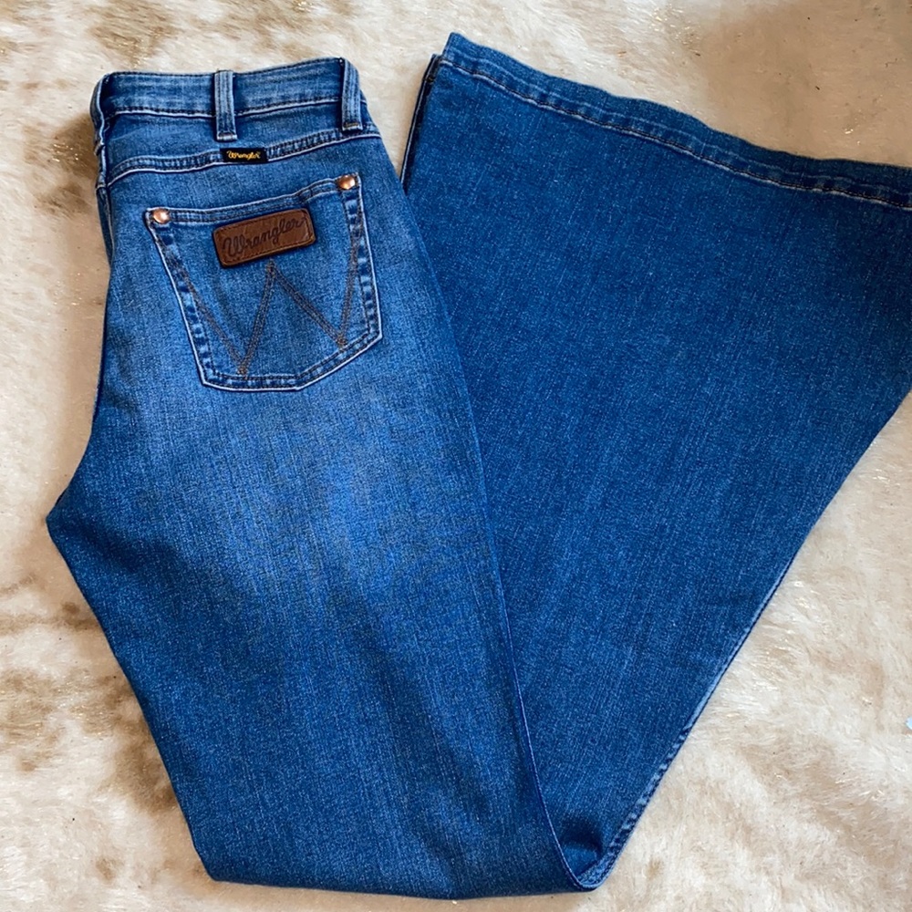 Wrangler retro medium wash High Rise flares